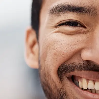 Visage d'un homme asiatique