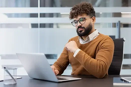 Pourquoi le suivi des heures de travail est devenu un enjeu clé pour les entreprises modernes ?